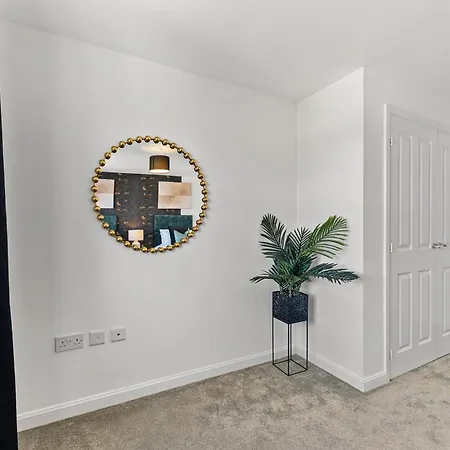 Dom wakacyjny Stylish 4 Bed - Parking - Sleeps 14