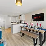 Stylish 4 Bed - Parking - Sleeps 14 Casa de Férias Bristol