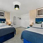 Casa de Férias Stylish 4 Bed - Parking - Sleeps 14 Bristol