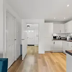 Stylish 4 Bed - Parking - Sleeps 14 Casa de Férias