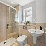 Casa de Férias Stylish 4 Bed - Parking - Sleeps 14