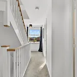Casa de Férias Stylish 4 Bed - Parking - Sleeps 14 *