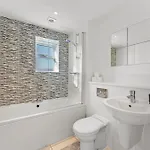 Casa de Férias Stylish 4 Bed - Parking - Sleeps 14 *