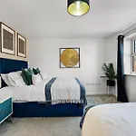 Casa de Férias Stylish 4 Bed - Parking - Sleeps 14 Bristol