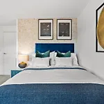 Stylish 4 Bed - Parking - Sleeps 14 Casa de Férias Bristol