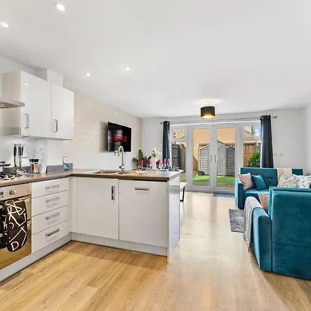 Stylish 4 Bed - Parking - Sleeps 14 בריסטול