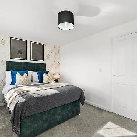 Stylish 4 Bed - Parking - Sleeps 14 Nyaraló