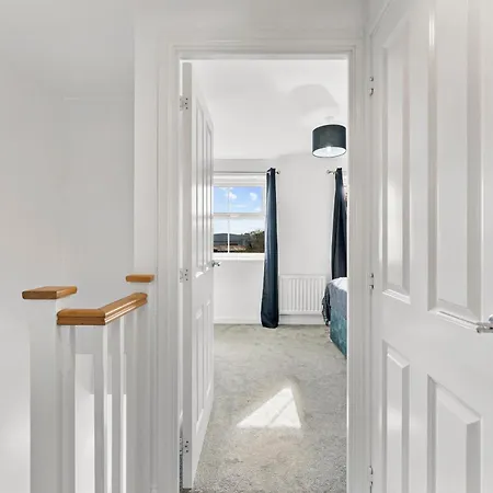 Nyaraló Stylish 4 Bed - Parking - Sleeps 14 Bristol