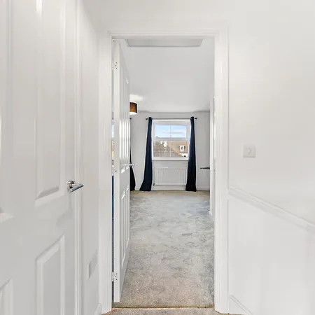 Stylish 4 Bed - Parking - Sleeps 14 Nyaraló Bristol