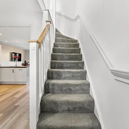 Σπίτι διακοπών Stylish 4 Bed - Parking - Sleeps 14 Μπρίστολ