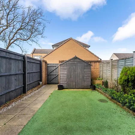 Stylish 4 Bed - Parking - Sleeps 14 Bristol