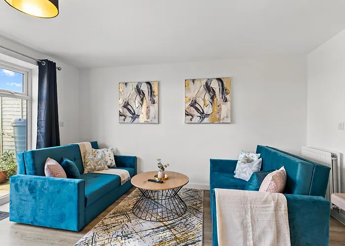 Casa de Férias Stylish 4 Bed - Parking - Sleeps 14 *