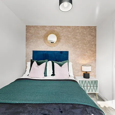 Prázdninový dům Stylish 4 Bed - Parking - Sleeps 14 Bristol