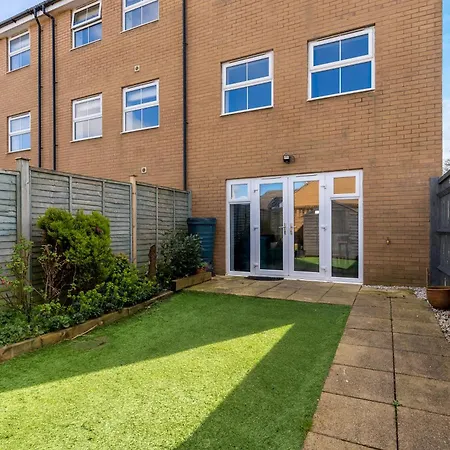 Casa vacanze Stylish 4 Bed - Parking - Sleeps 14 *