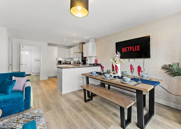 Stylish 4 Bed - Parking - Sleeps 14 Nyaraló Bristol