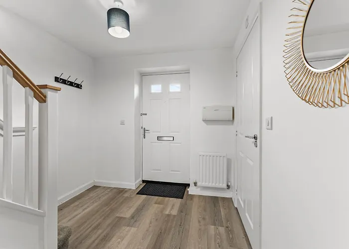 Dom wakacyjny Stylish 4 Bed - Parking - Sleeps 14