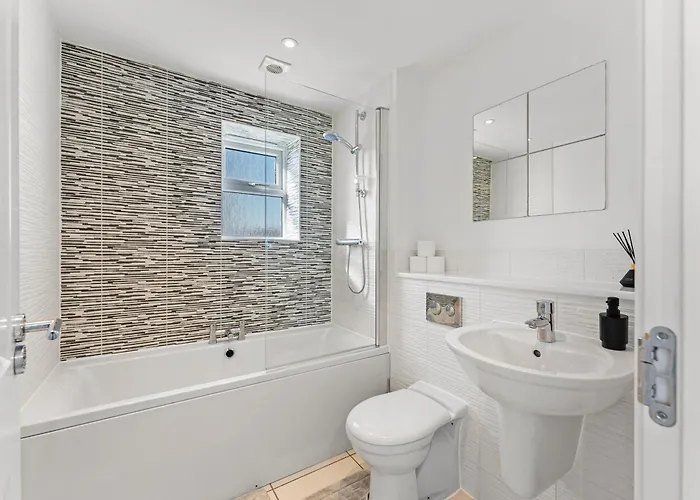 Dom wakacyjny Stylish 4 Bed - Parking - Sleeps 14 *