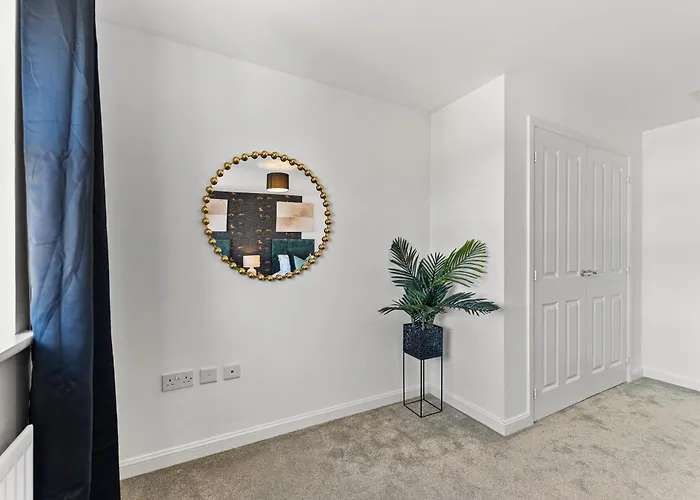 Dom wakacyjny Stylish 4 Bed - Parking - Sleeps 14