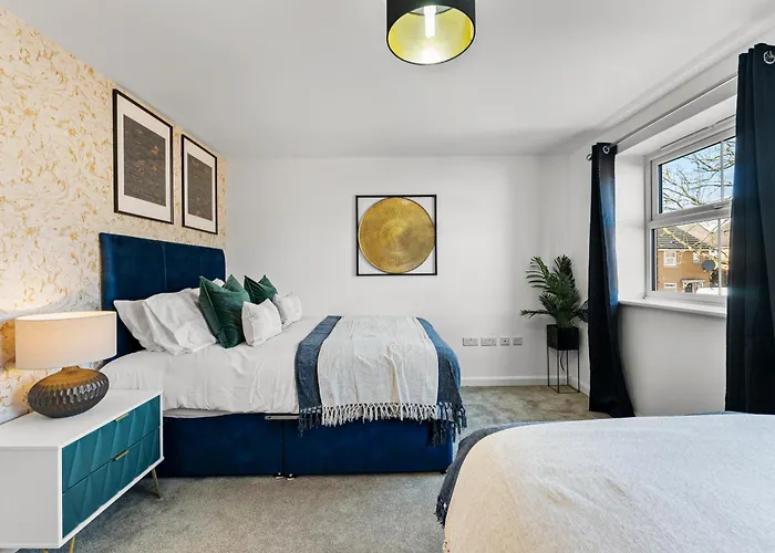 Nyaraló Stylish 4 Bed - Parking - Sleeps 14 Bristol