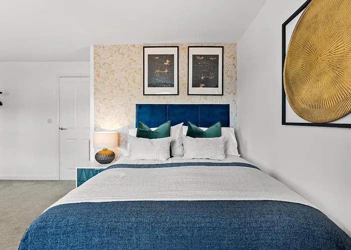 Stylish 4 Bed - Parking - Sleeps 14 Nyaraló Bristol