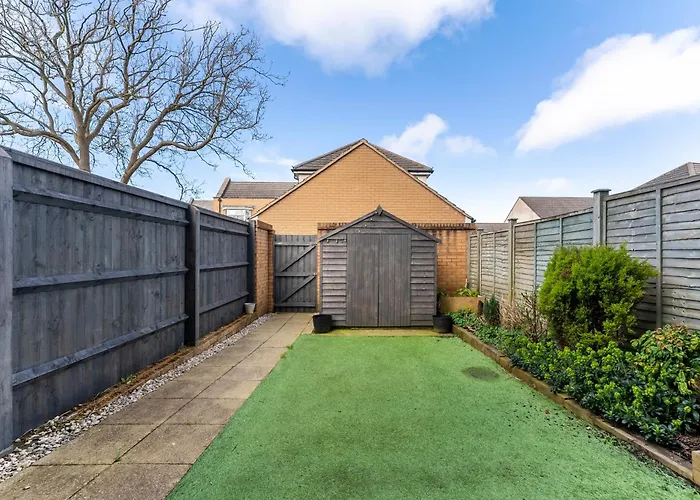 Stylish 4 Bed - Parking - Sleeps 14 Bristol